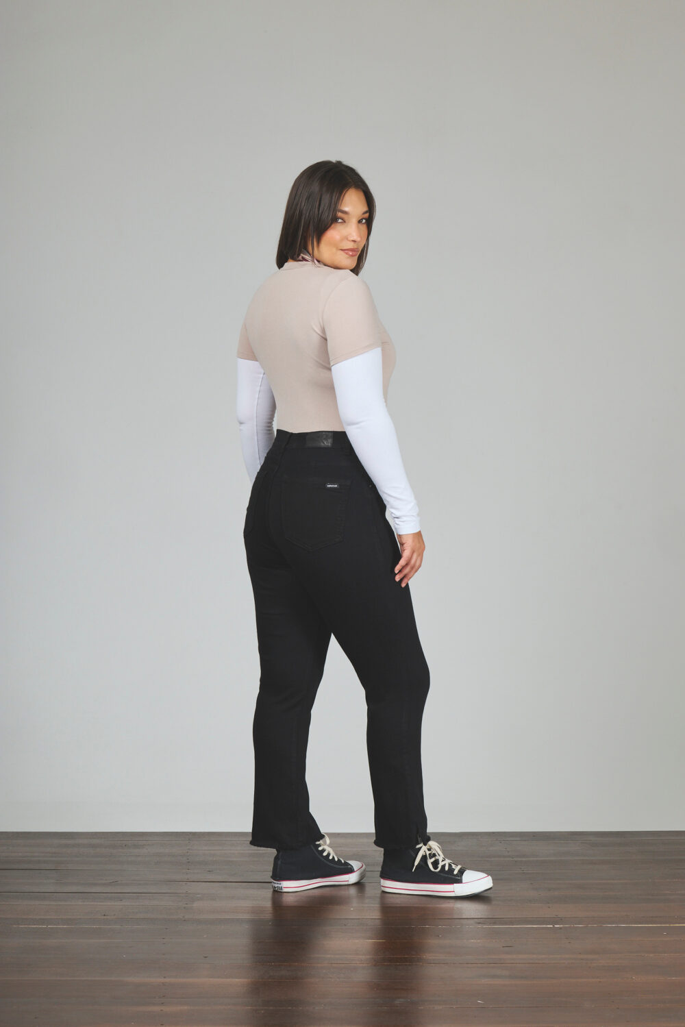 ART. 858 | CROP SEMI OXFORD NEGRO ABERTURA BOTA DEFLECADO ELASTIZADO - Imagen 2
