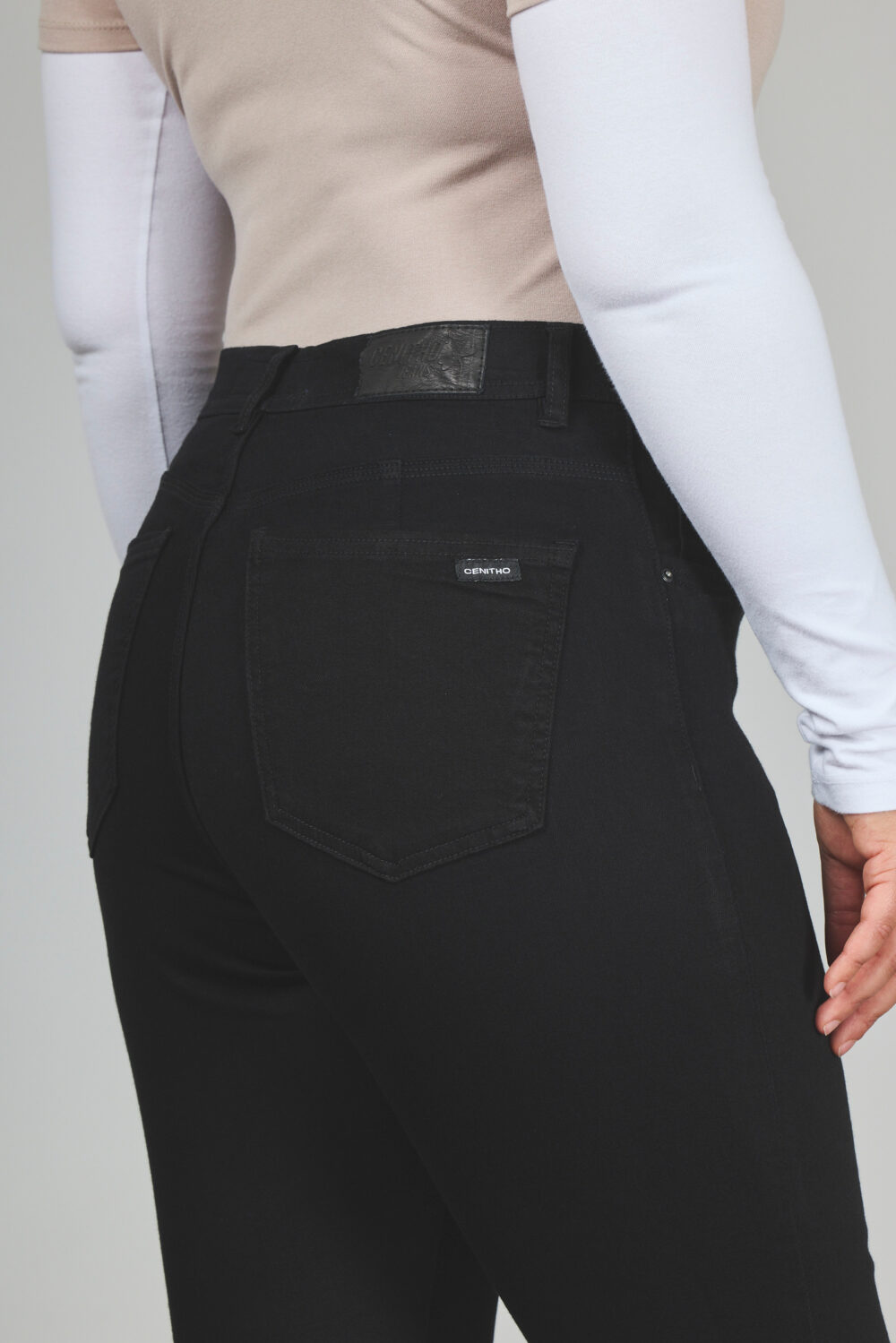 ART. 858 | CROP SEMI OXFORD NEGRO ABERTURA BOTA DEFLECADO ELASTIZADO - Imagen 3