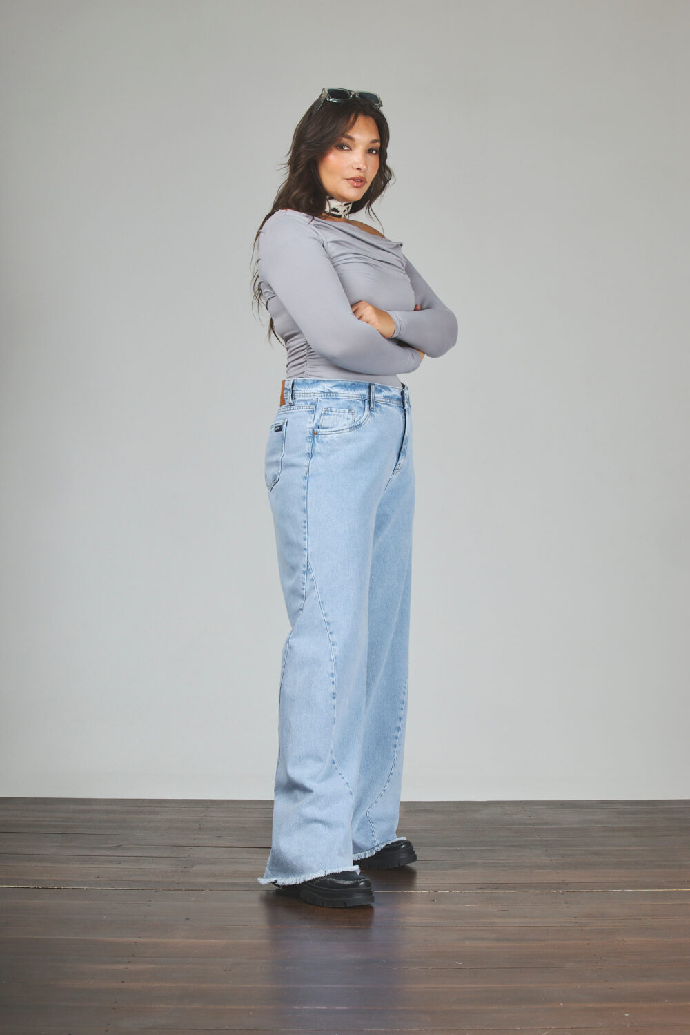 ART. 878 | WIDE LEG CELESTE CON RECORTE DEFLECADO RÍGIDO - Imagen 4