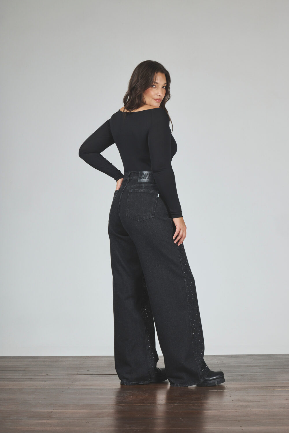 ART. 882 | WIDE LEG NEGRO CON STRAS RÍGIDO - Imagen 2