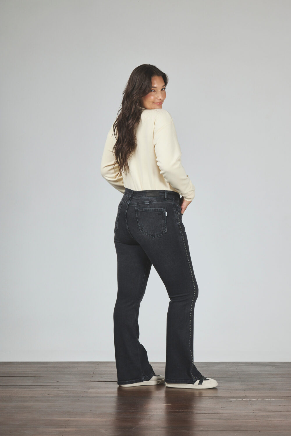 ART. 889 | SEMI OXFORD NEGRO HUMO TACHA LATERAL ELASTIZADO - Imagen 2