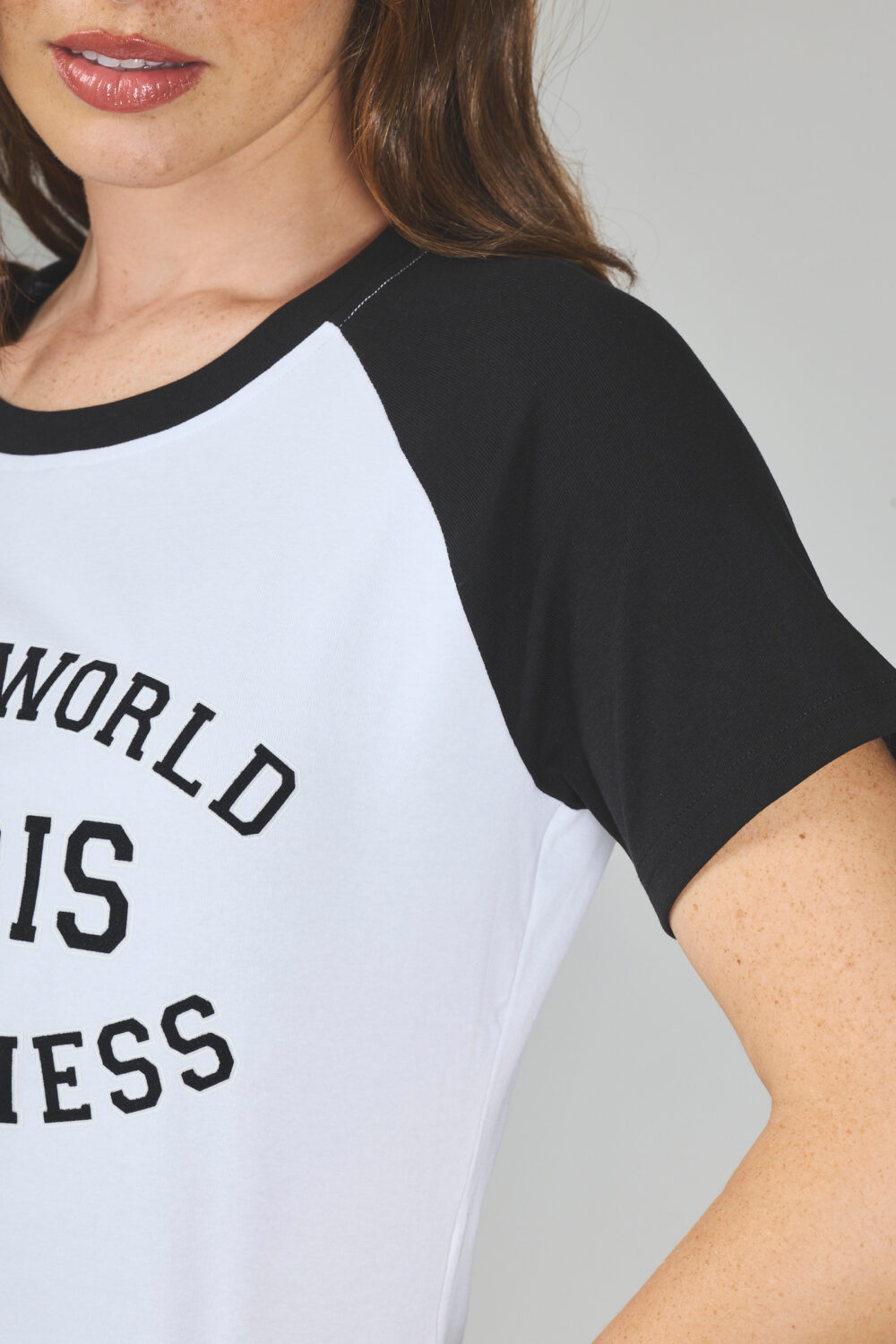 ART. A-24 | REMERA BLANCA/NEGRO COMBINADO PARIS - Imagen 6