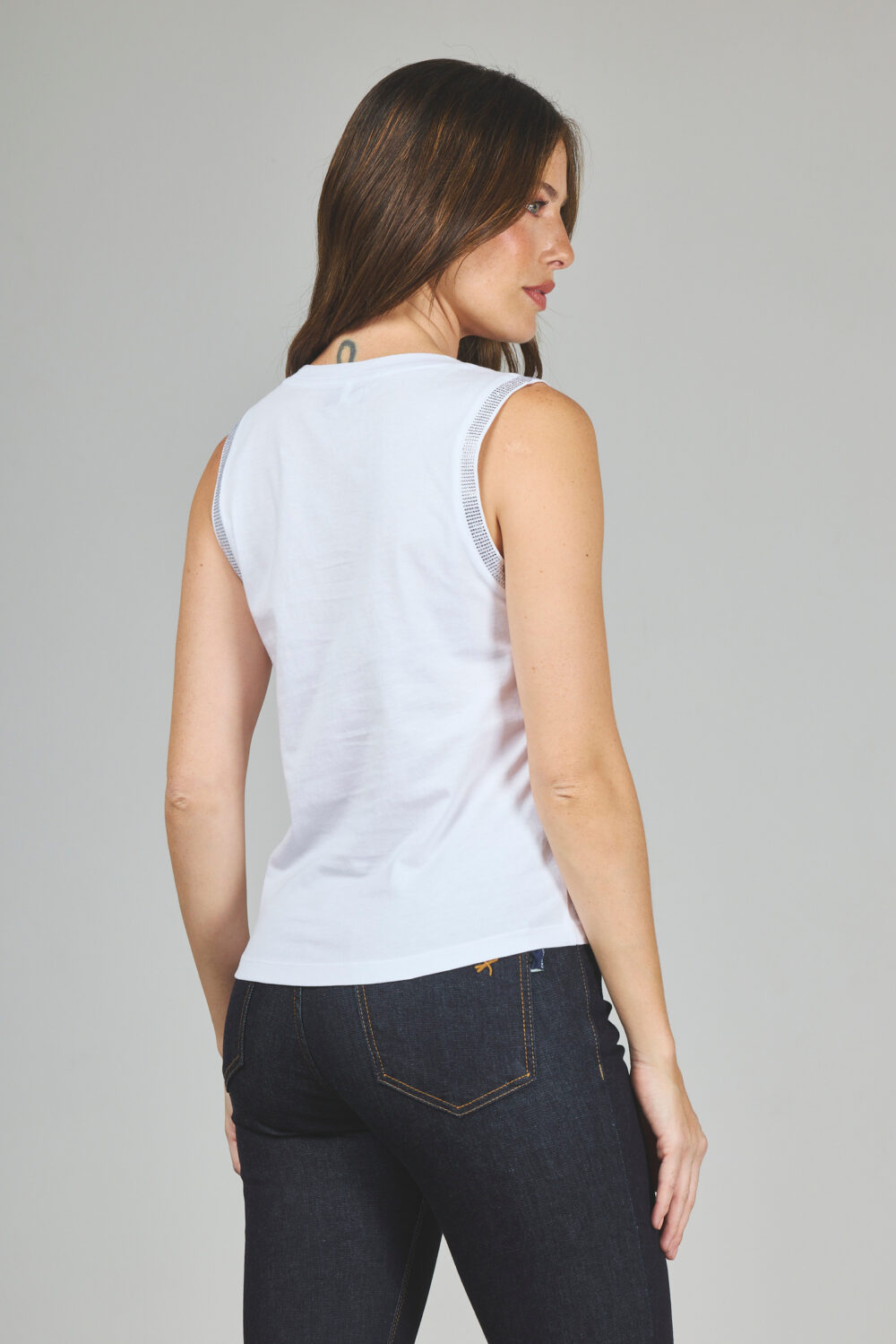 ART. A-39 | REMERA BLANCA SIN MANGA CON BRILLO - Imagen 2