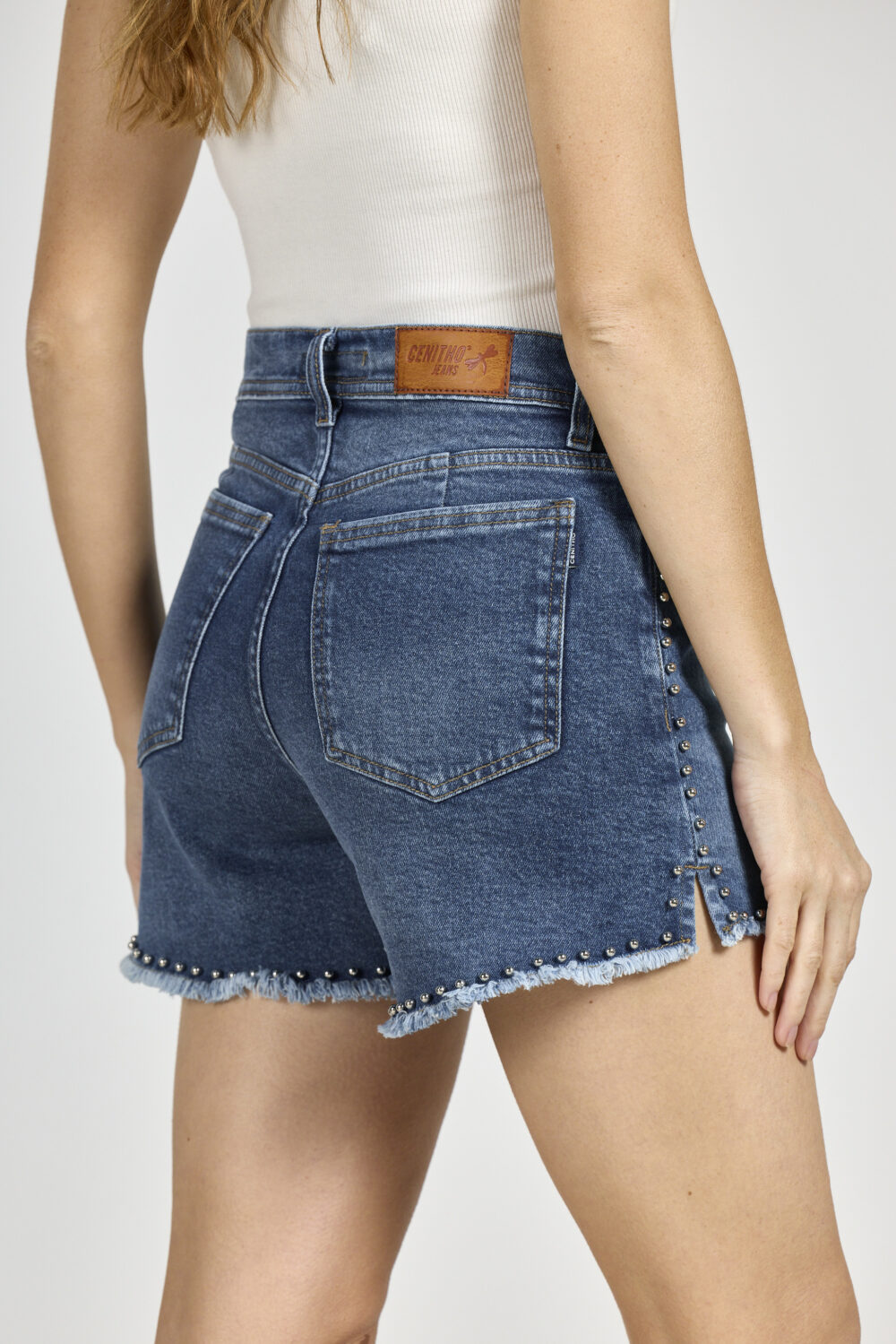 ART. C-107 | SHORT AZUL TACHA LATERAL ELASTIZADO - Imagen 5